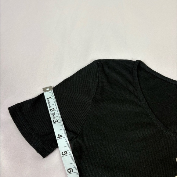 Signature8 Black Crop Top - Picture 4 of 8